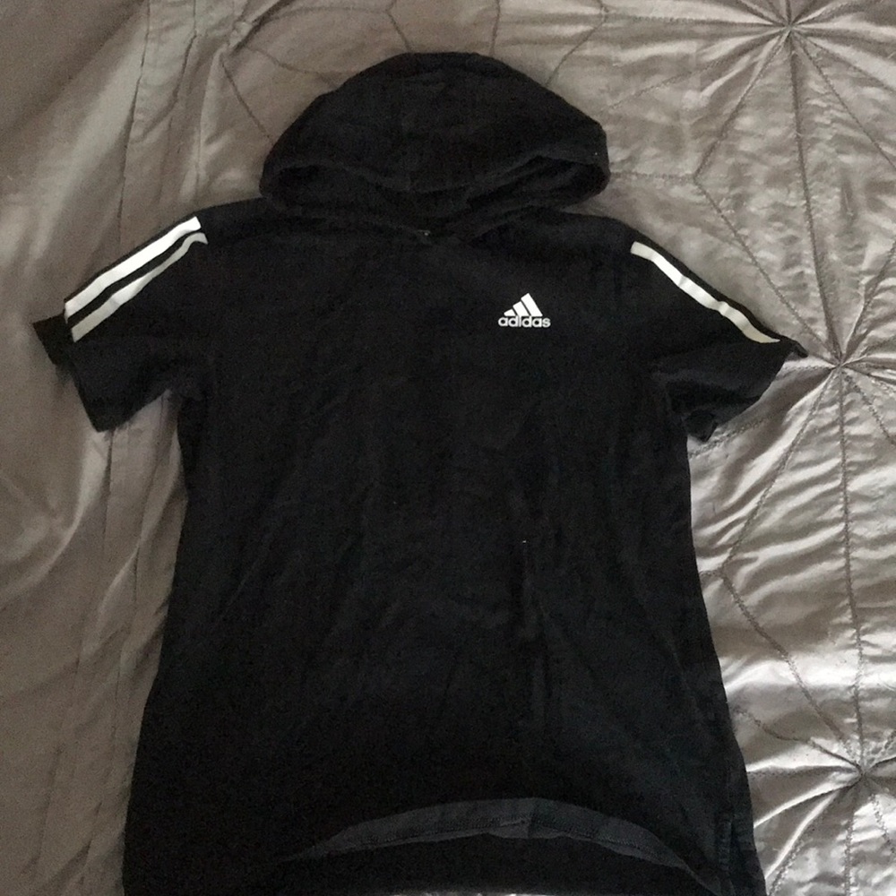 Short sleeved t-shirt with hood